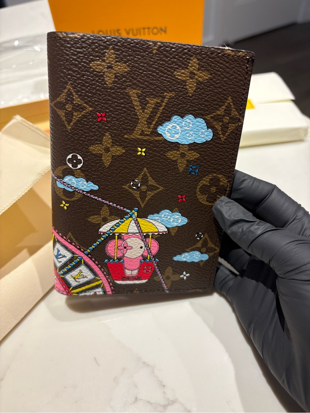 Passport Holder inspired - Picture 7 of 8
